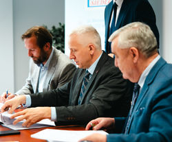 Siedlce inwestują w zeroemisyjny transport – 6 nowych elektrycznych autobusów