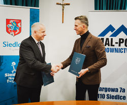 Umowy na termomodernizację dwóch budynków szkolnych