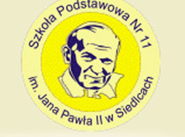 Ekspozycja pamiątek po Janie Pawle II w Szkole Podstawowej nr 11