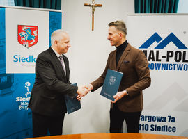 Umowy na termomodernizację dwóch budynków szkolnych