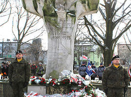 Tym, co nie chcieli znikczemnieć i skarłowacieć