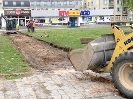 Naprawa chodnika na placu Sikorskiego