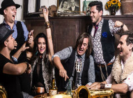 Bałkańskie rytmy przy fontannie