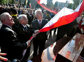 Pomnik prezydenta Kaczyńskiego odsłonięty