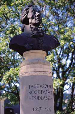 Obelisk zwieńczony popiersiem Tadeusza Kościuszki